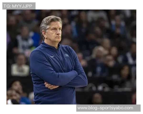 芬奇谈球队困境：团结一致共克时艰的决心与信念