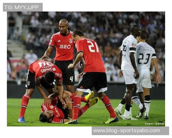 阿森纳球迷与桑德兰球迷发生冲突安保人员介入制止事态升级 阿森纳球迷与桑德兰球迷发生冲突安保人员介入制止事态升级